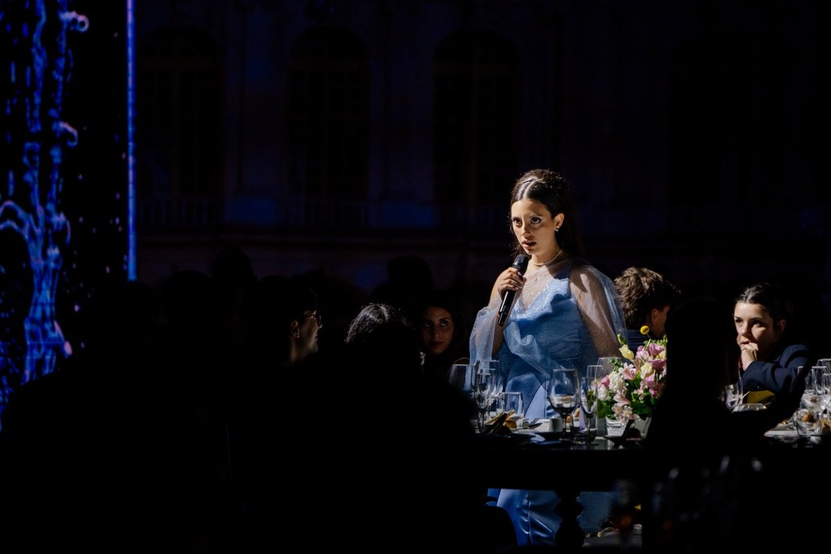 Saint Ninà singing live